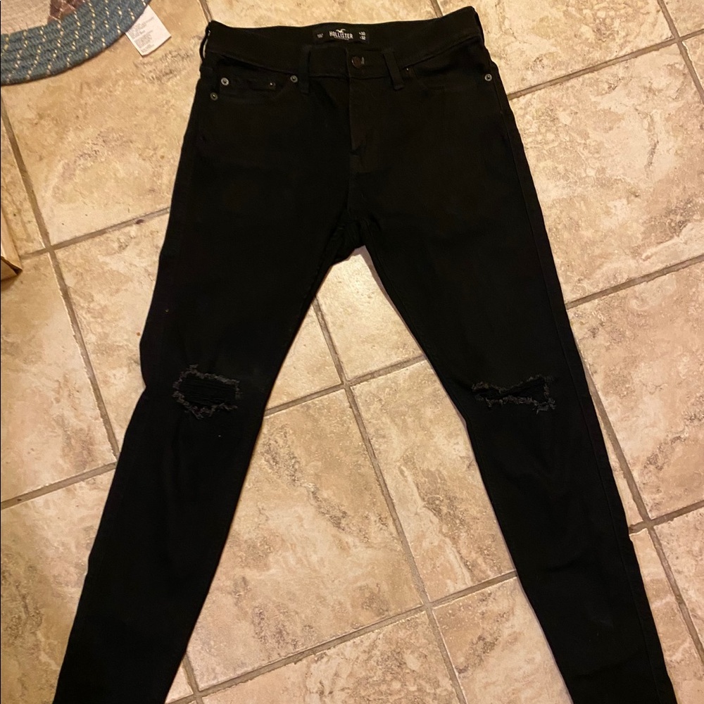 Black Hollister jeans ripped